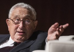 Nee, Henry Kissinger pleitte niet voor gedwongen vaccinatie